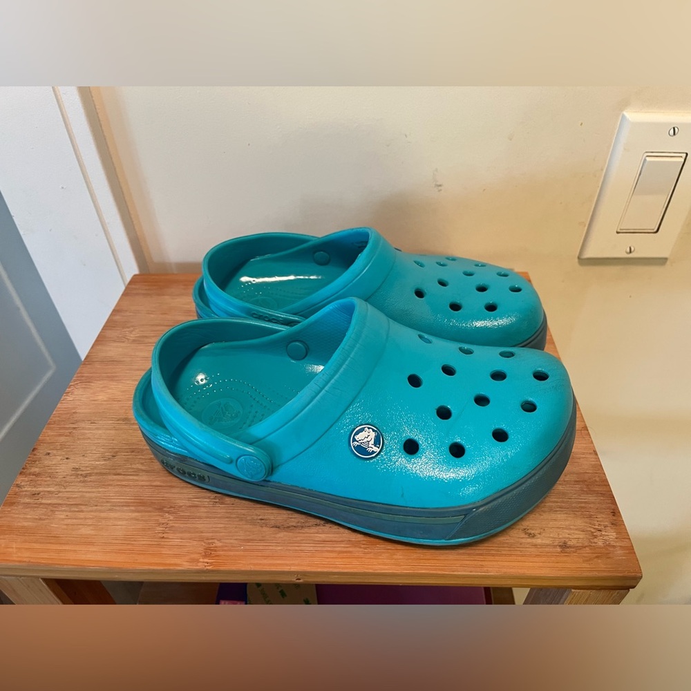 Crocs size 3